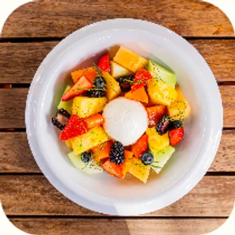 Fruta de temporada, uno de los platillos del menú real de Hoja Santa